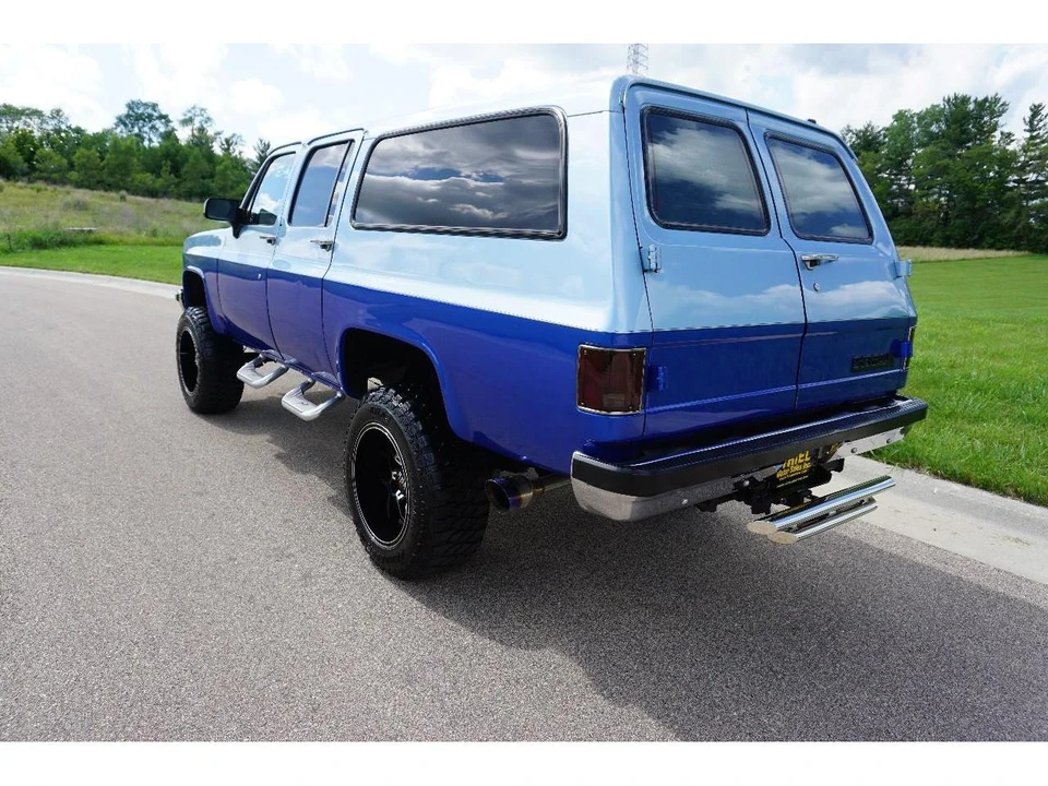 1991 Chevrolet Suburban 7th Gen - Image 11 of 31