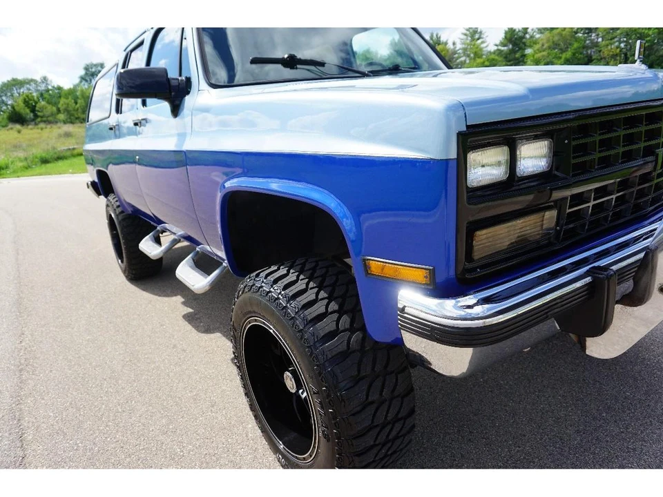 1991 Chevrolet Suburban 7th Gen - Image 19 of 31
