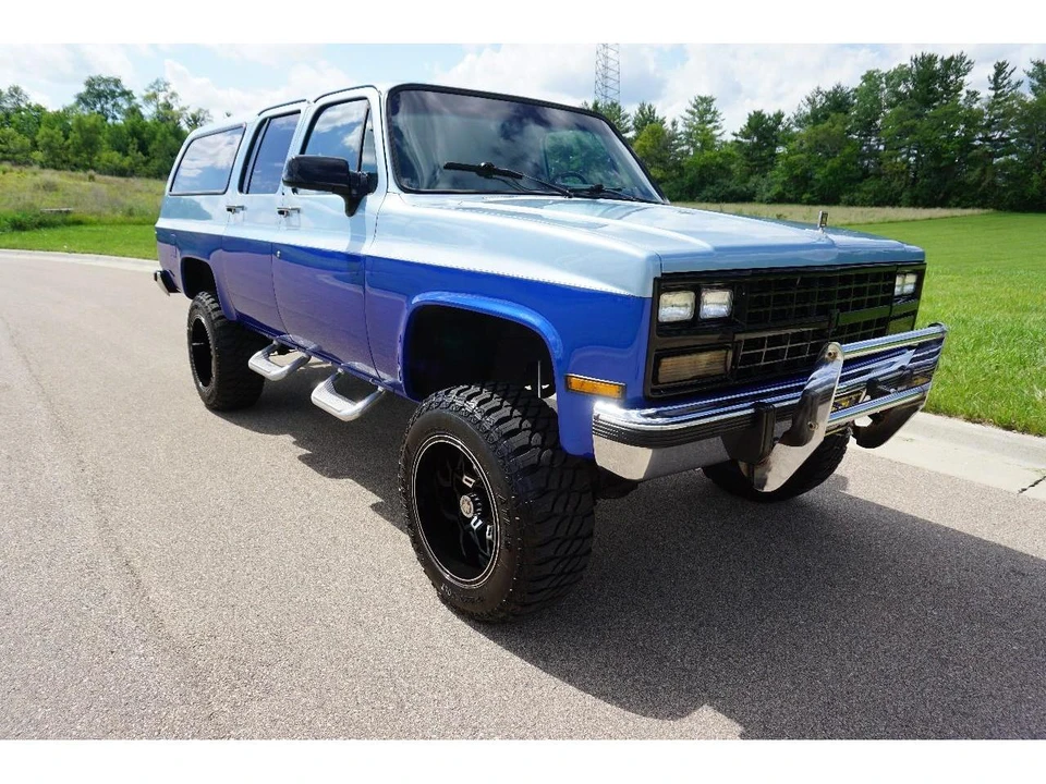1991 Chevrolet Suburban 7th Gen - Image 17 of 31