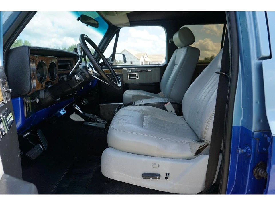 1991 Chevrolet Suburban 7th Gen - Image 29 of 31