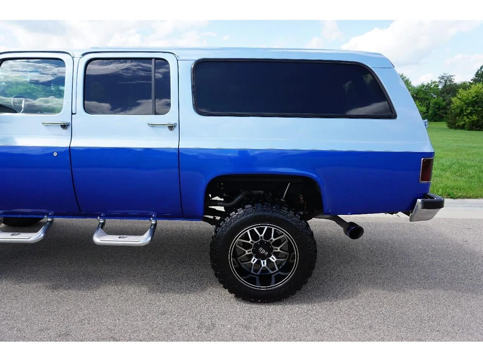 1991 Chevrolet Suburban 7th Gen - Image 9 of 31