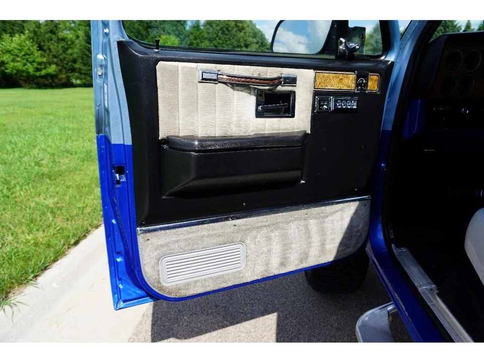 1991 Chevrolet Suburban 7th Gen - Image 28 of 31