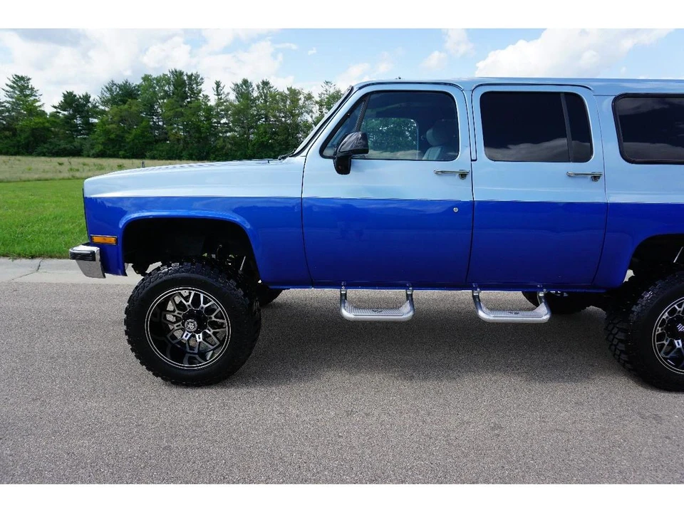 1991 Chevrolet Suburban 7th Gen - Image 8 of 31