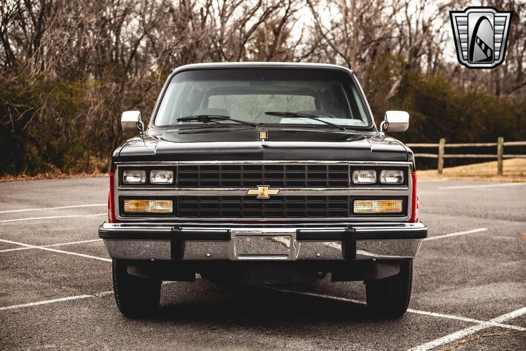 1991 Chevrolet Suburban 7th Gen - Image 11 of 12