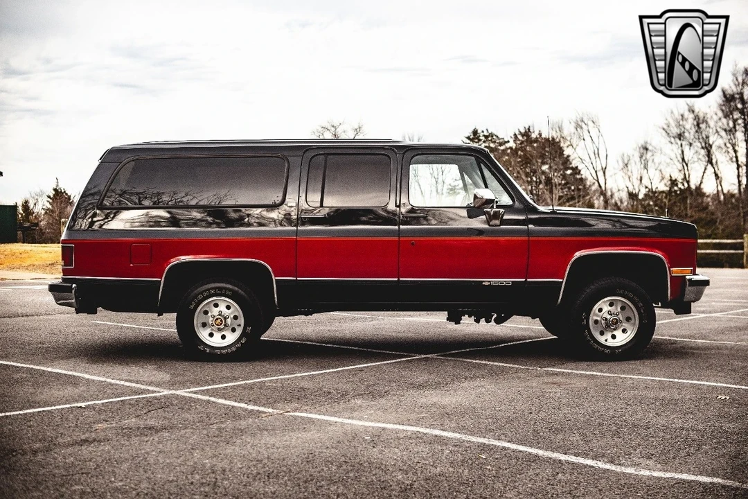1991 Chevrolet Suburban 7th Gen - Image 9 of 12