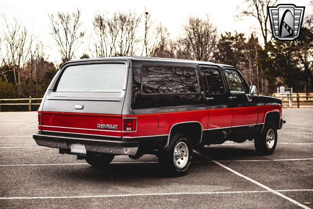 1991 Chevrolet Suburban 7th Gen - Image 8 of 12