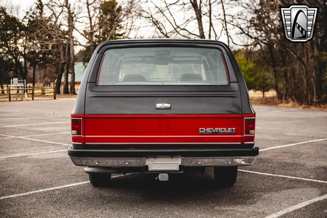 1991 Chevrolet Suburban 7th Gen - Image 7 of 12