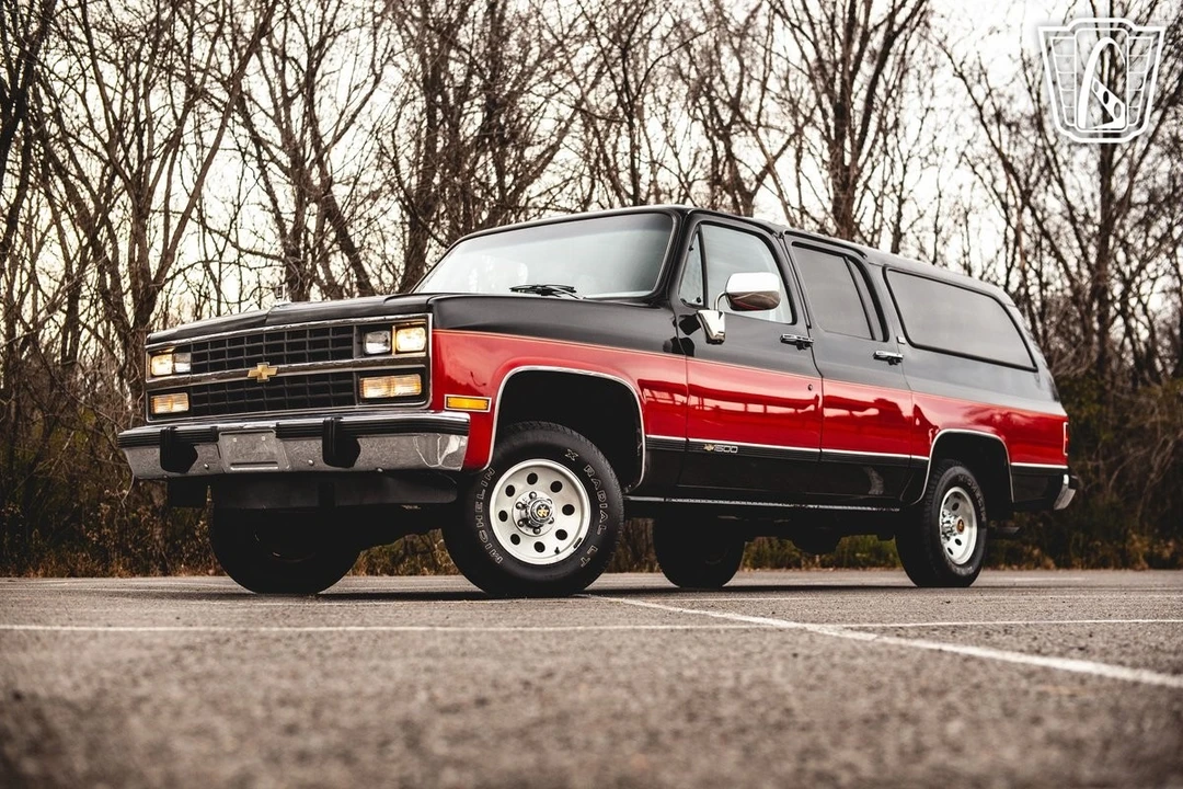 1991 Chevrolet Suburban 7th Gen - Image 7 of 12