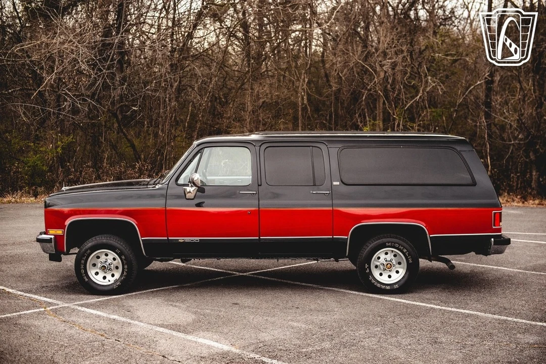1991 Chevrolet Suburban 7th Gen - Image 8 of 12