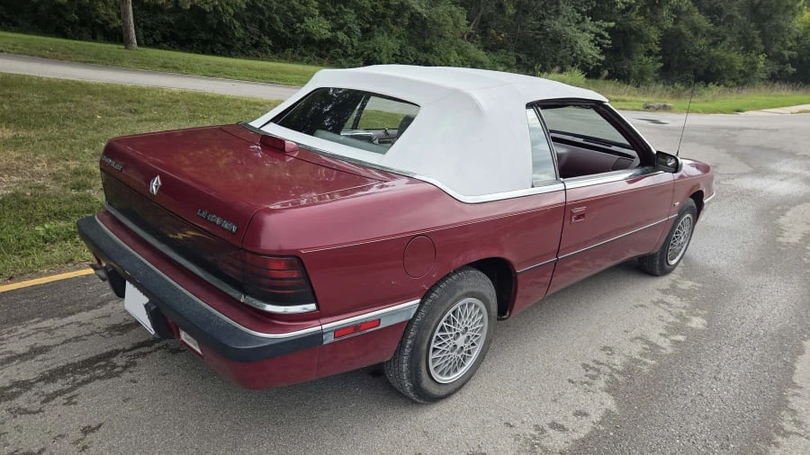 1991 Chrysler LeBaron - Image 3 of 10