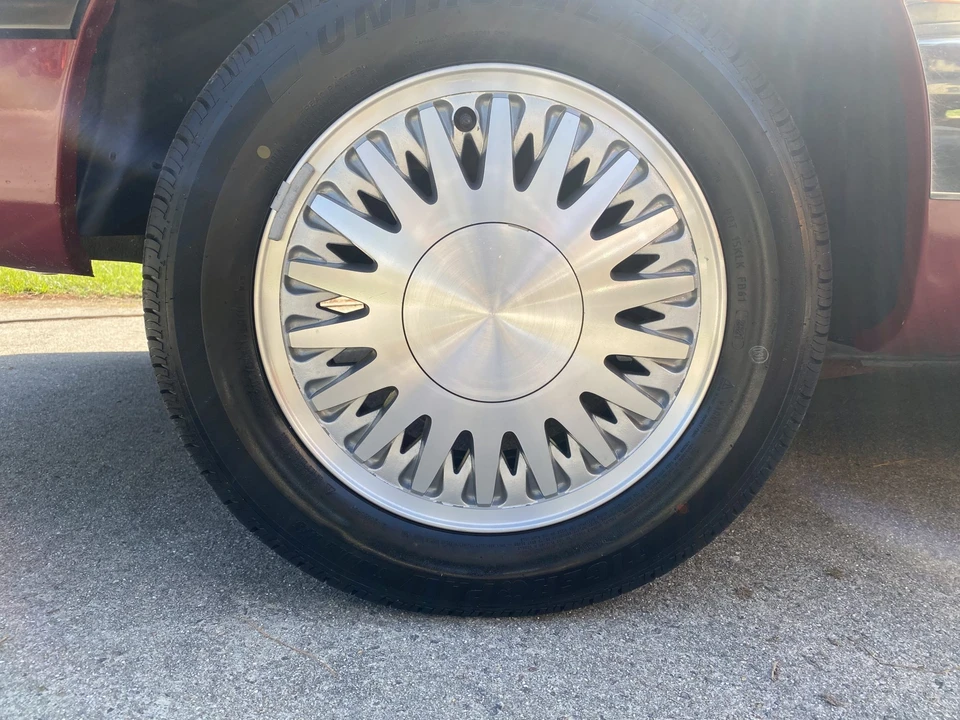 1991 Chrysler LeBaron - Image 25 of 31