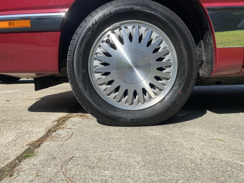 1991 Chrysler LeBaron - Image 28 of 31