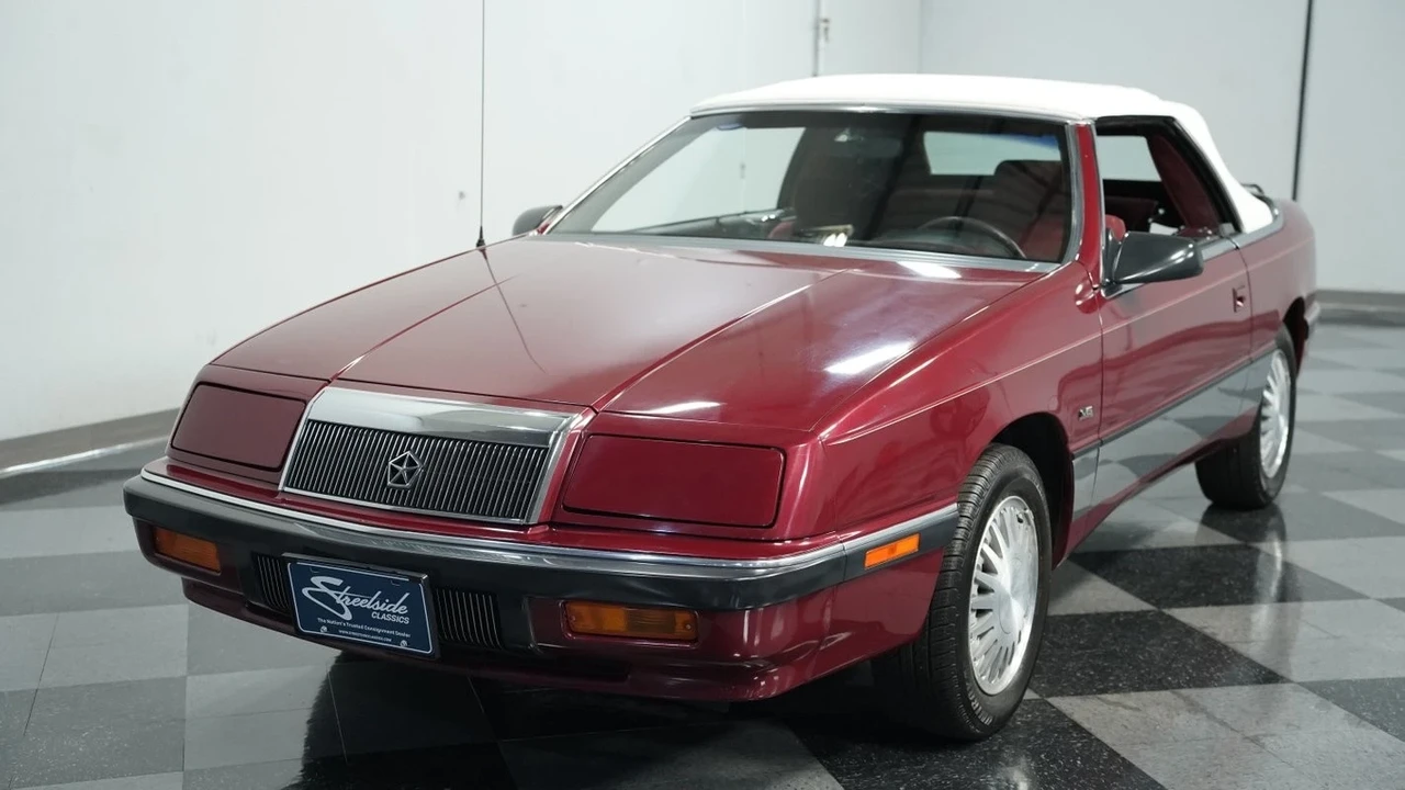 1991 Chrysler LeBaron - Image 17 of 21
