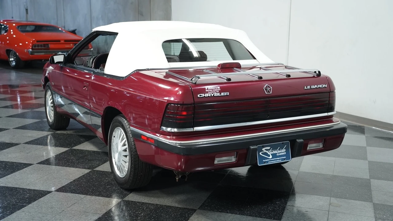 1991 Chrysler LeBaron - Image 8 of 12