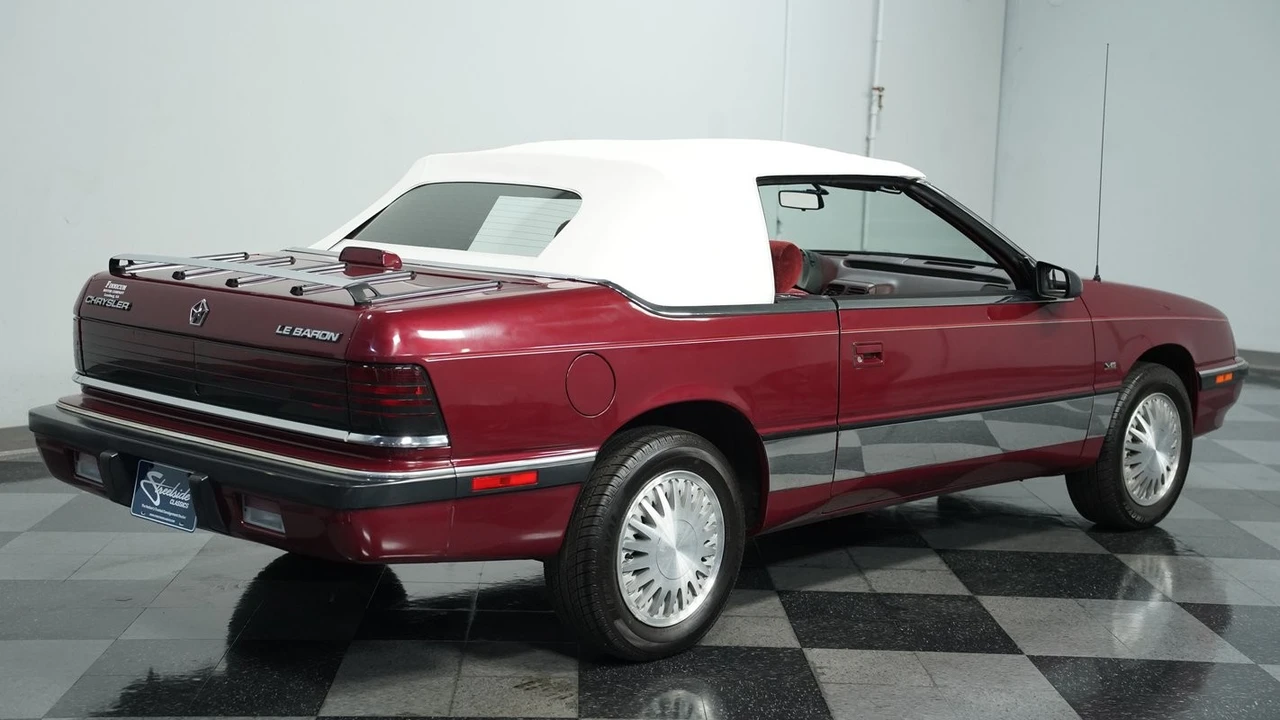 1991 Chrysler LeBaron - Image 11 of 12