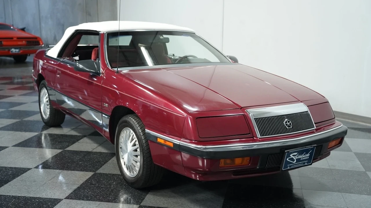 1991 Chrysler LeBaron - Image 15 of 21