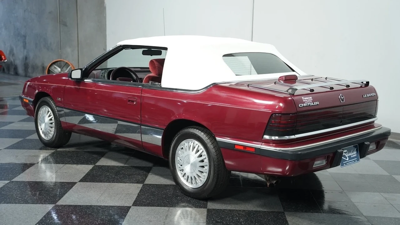 1991 Chrysler LeBaron - Image 8 of 12