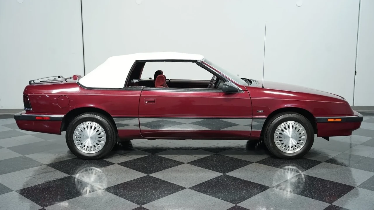1991 Chrysler LeBaron - Image 13 of 21