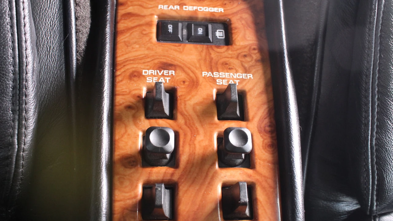 1991 Chrysler TC by Maserati - Image 16 of 31