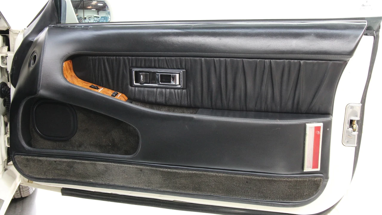 1991 Chrysler TC by Maserati - Image 22 of 31