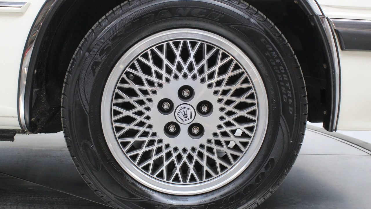 1991 Chrysler TC by Maserati - Image 26 of 31