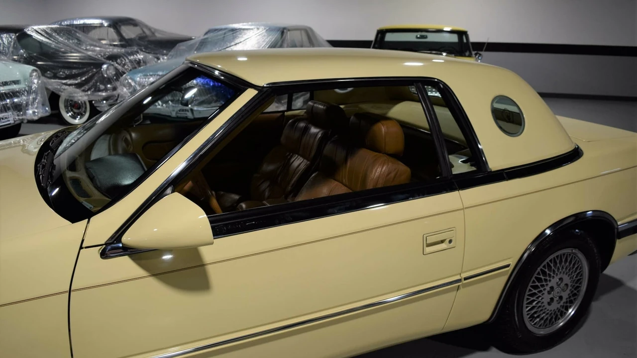 1991 Chrysler TC by Maserati - Image 18 of 28