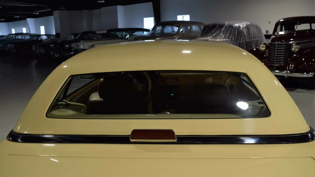 1991 Chrysler TC by Maserati - Image 20 of 28