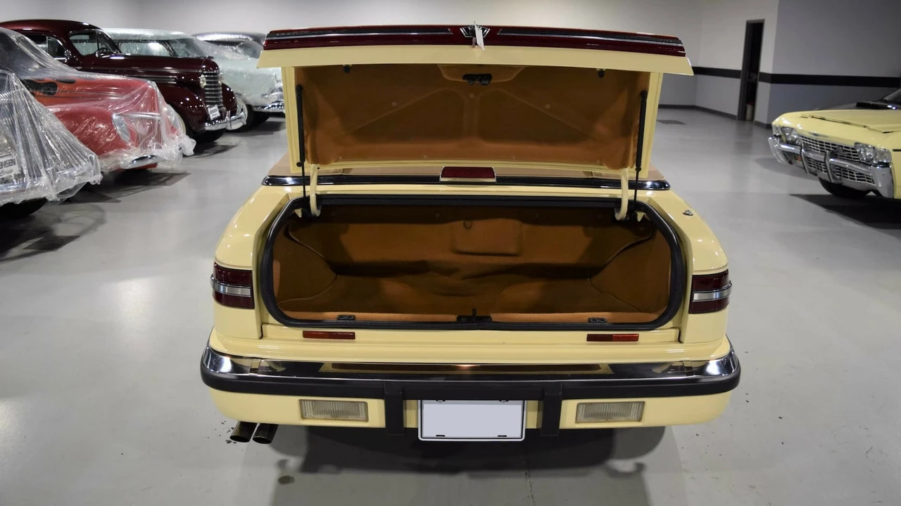 1991 Chrysler TC by Maserati - Image 24 of 28
