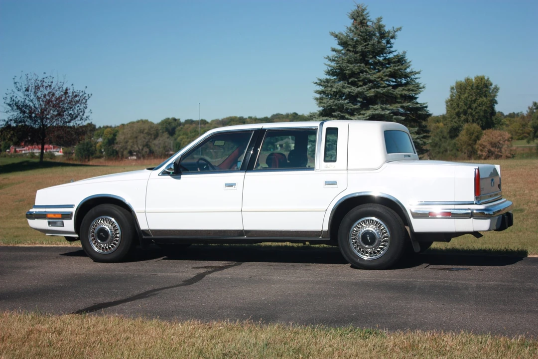1991 Chrysler New Yorker - Image 8 of 31
