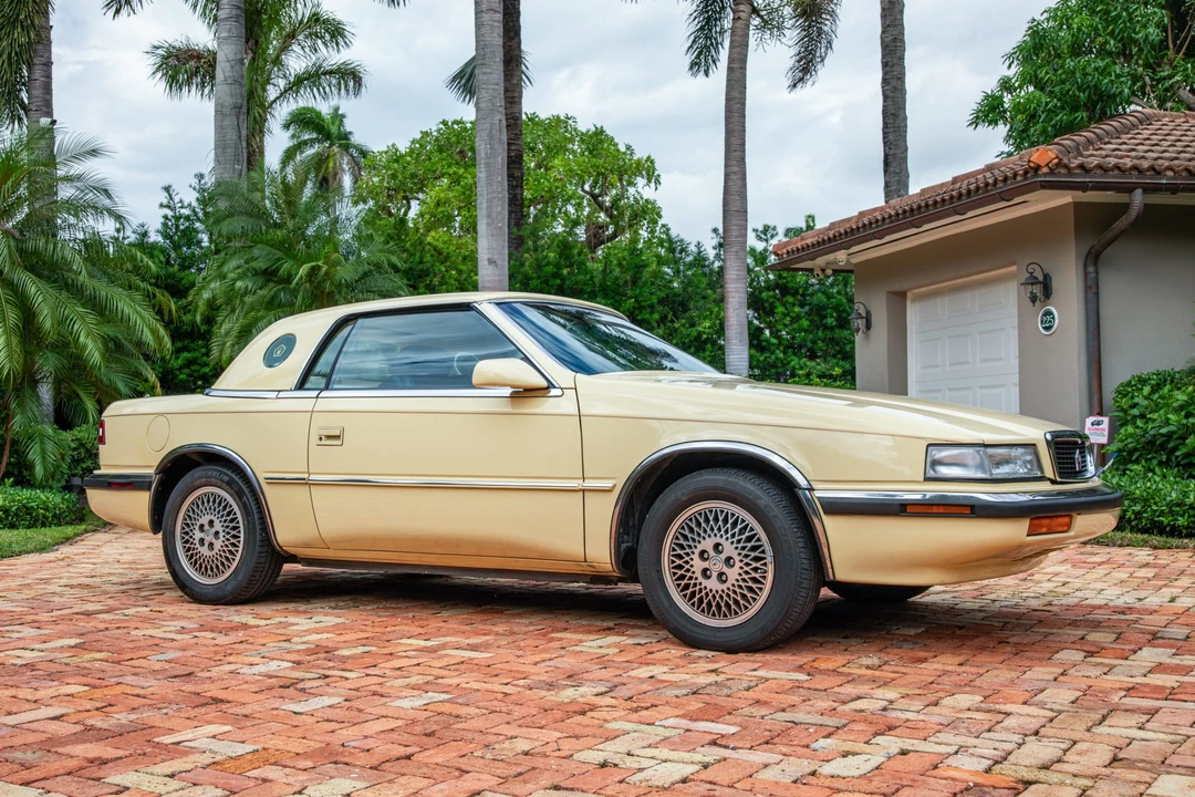 1991 Chrysler TC by Maserati - Image 11 of 31