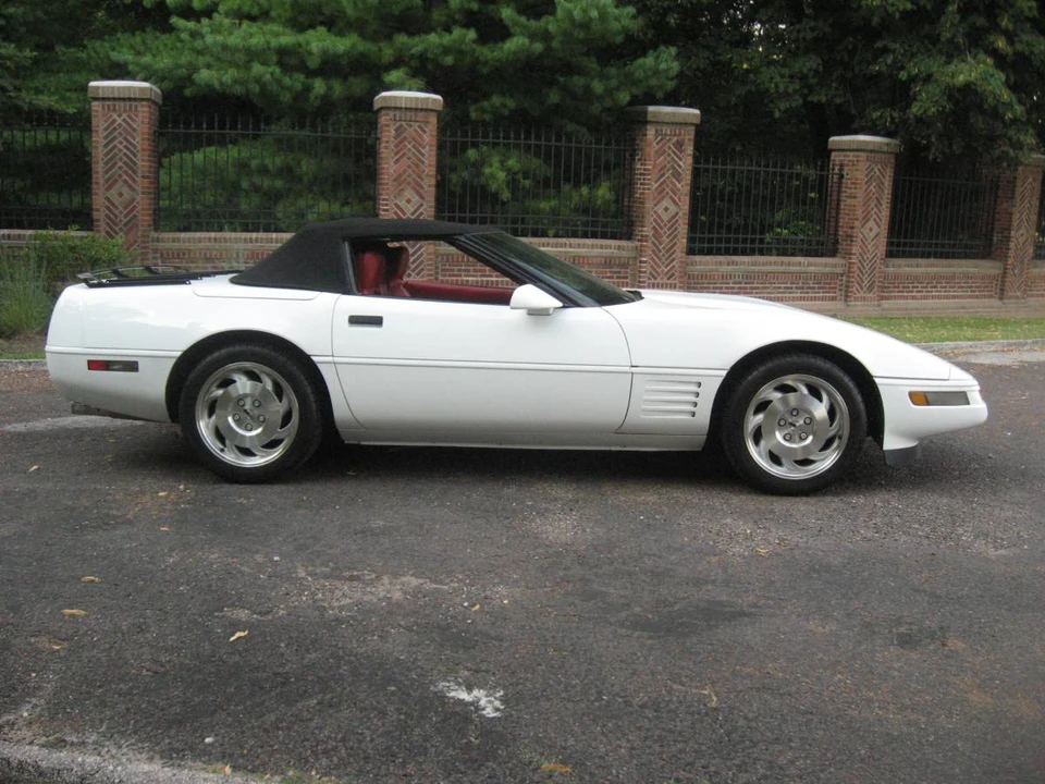 1991 Chevrolet Corvette C4 - Image 2 of 17