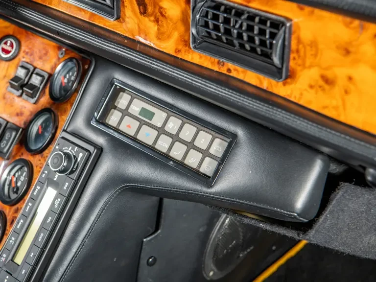 1991 DeTomaso Pantera - Image 20 of 31