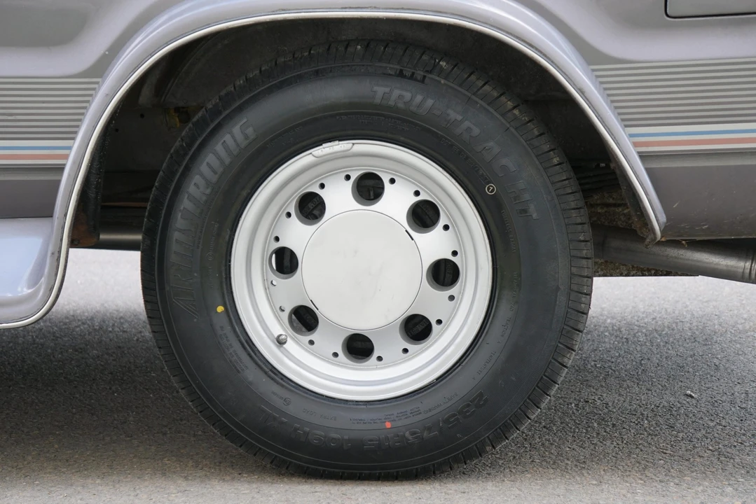 1991 Dodge Ram Van - Image 22 of 31