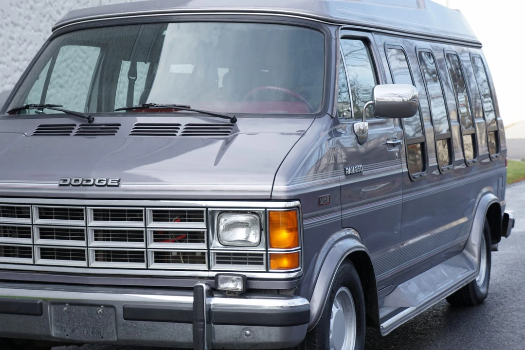 1991 Dodge Ram Van - Image 8 of 31
