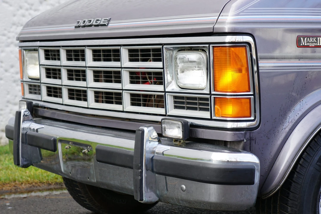 1991 Dodge Ram Van - Image 9 of 31