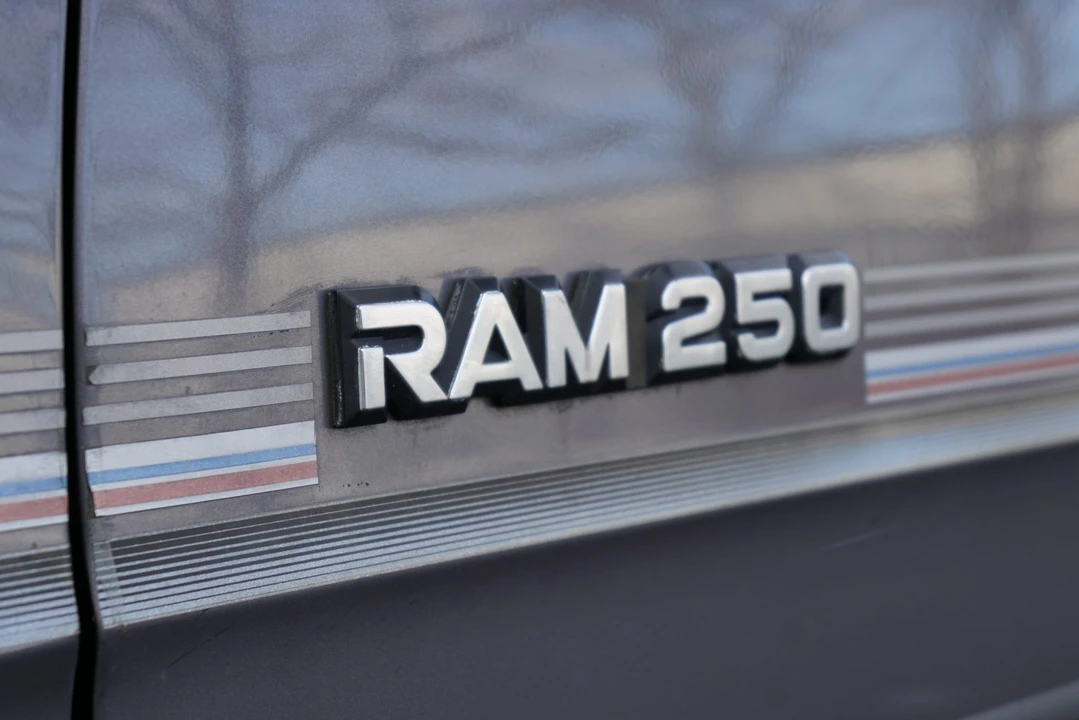 1991 Dodge Ram Van - Image 20 of 31