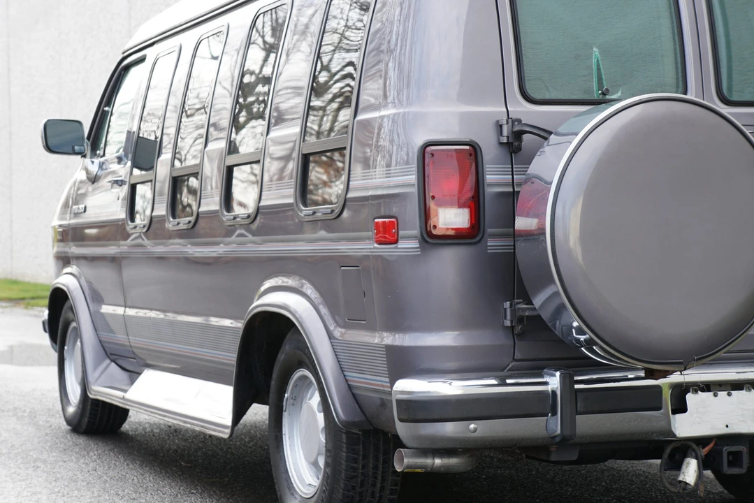 1991 Dodge Ram Van - Image 16 of 31