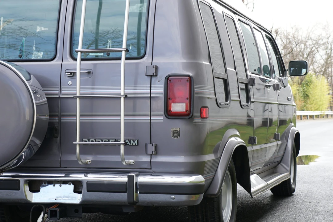 1991 Dodge Ram Van - Image 14 of 31