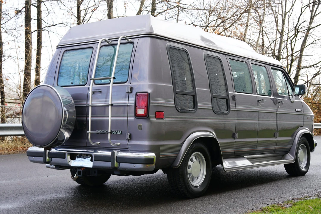1991 Dodge Ram Van - Image 5 of 31
