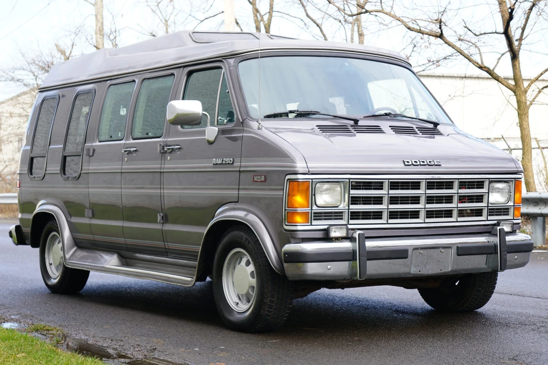 1991 Dodge Ram Van - Image 4 of 31