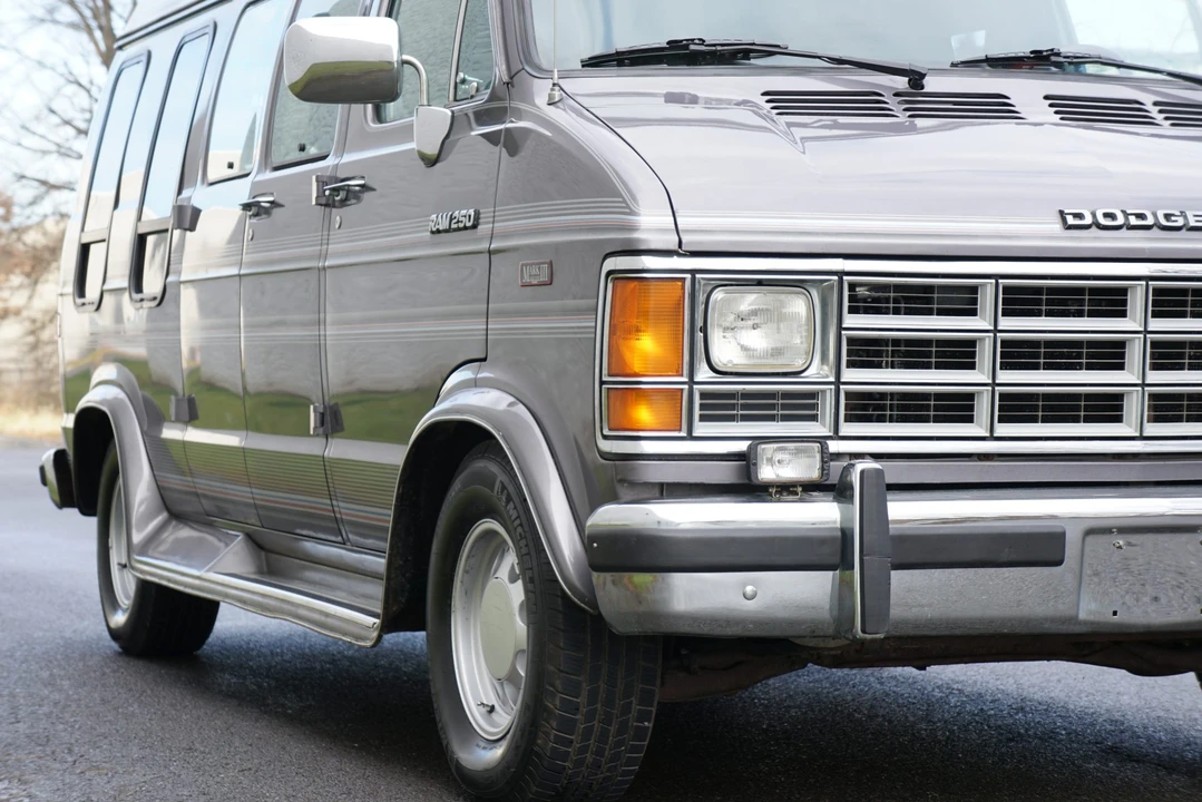 1991 Dodge Ram Van - Image 11 of 31