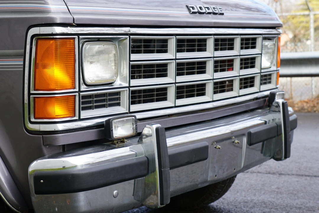 1991 Dodge Ram Van - Image 10 of 31