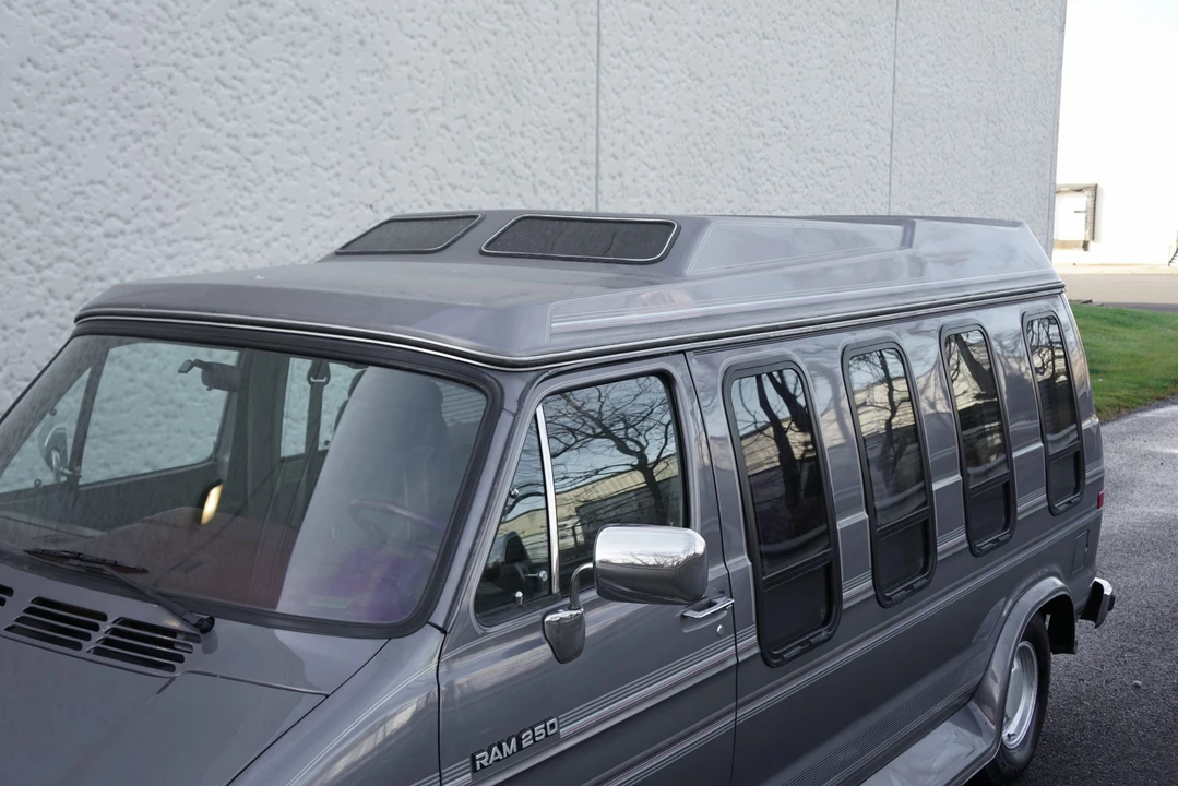 1991 Dodge Ram Van - Image 17 of 31