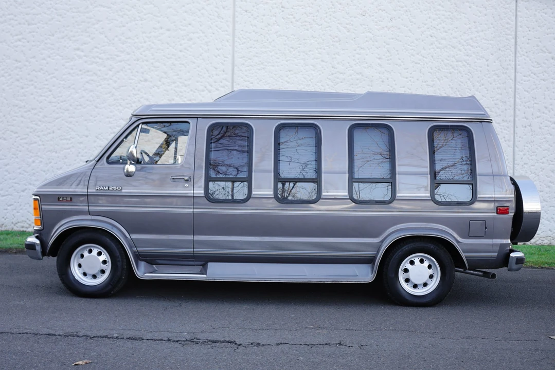 1991 Dodge Ram Van - Image 7 of 31