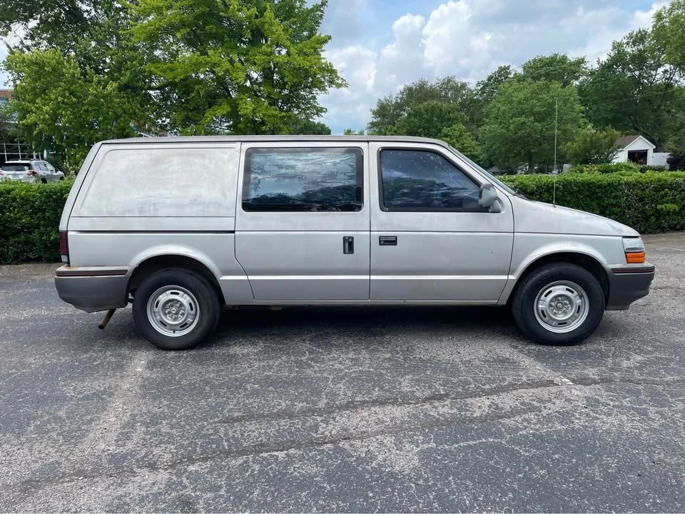 1991 Dodge Caravan - Image 2 of 20