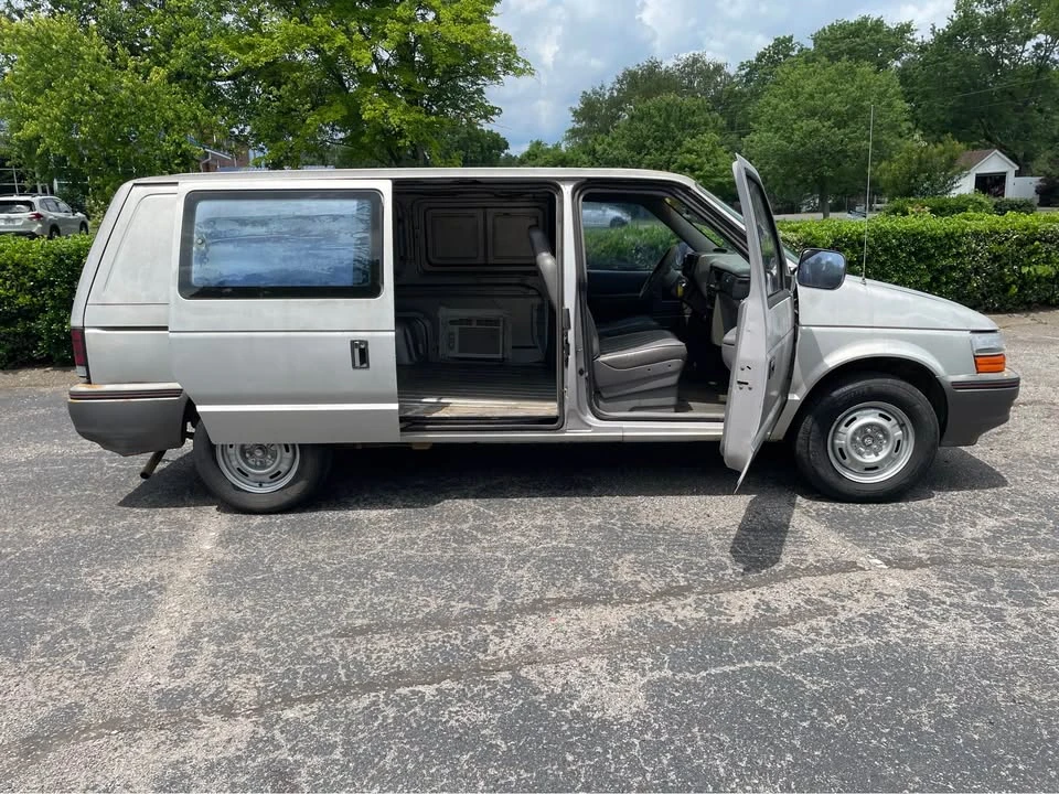 1991 Dodge Caravan - Image 9 of 20
