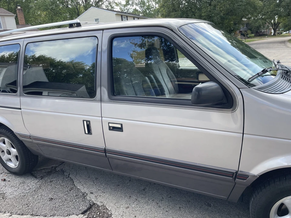 1991 Dodge Caravan - Image 21 of 31