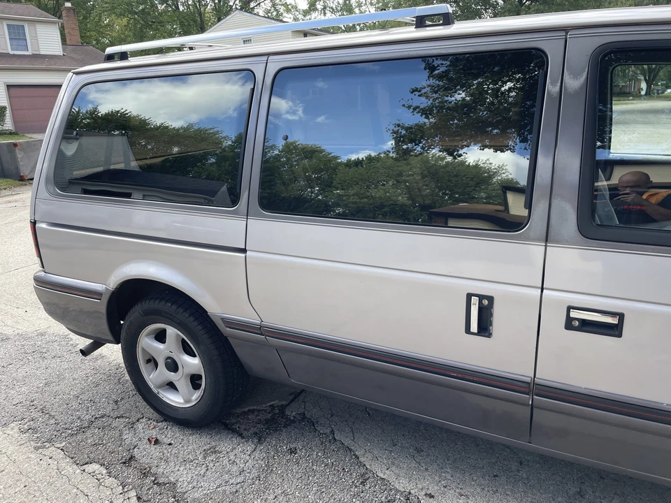 1991 Dodge Caravan - Image 19 of 31