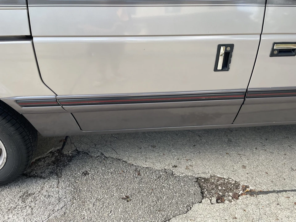 1991 Dodge Caravan - Image 16 of 31