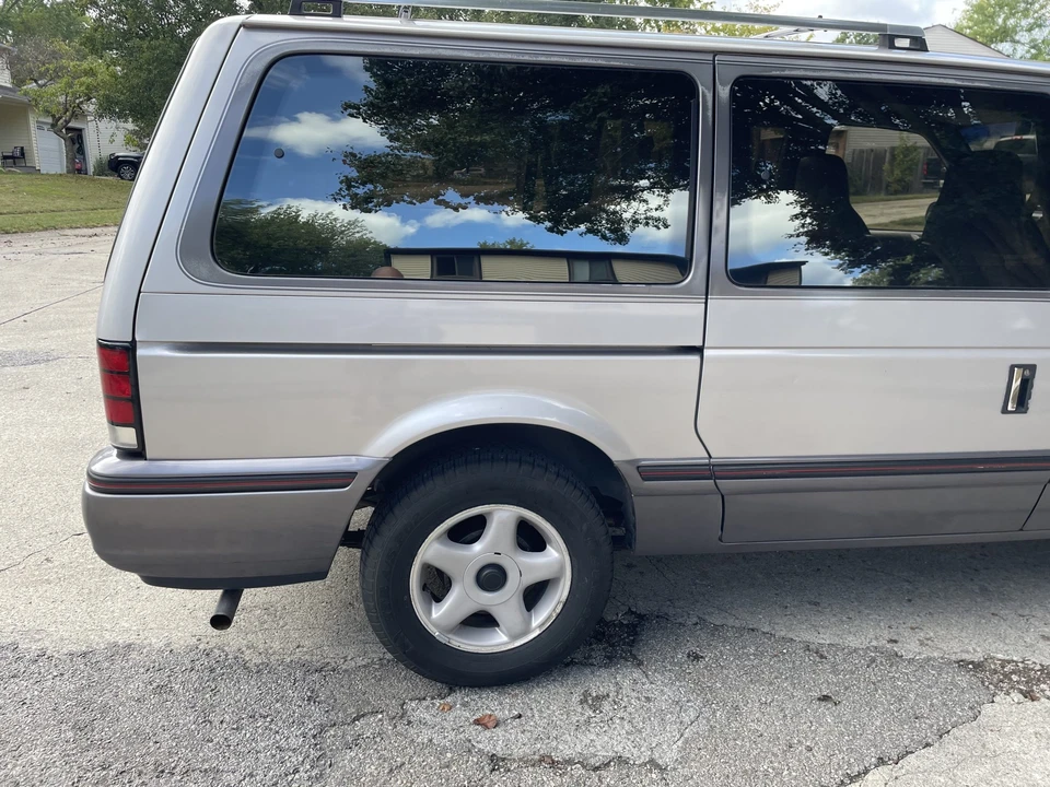 1991 Dodge Caravan - Image 18 of 31